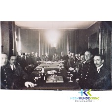 Lobith gemeente raad Herwen en Aerdt met ambtenaren W.Bruns en echtgenote Paula van de Loo en secretaris Huub Mulder Coll. G.B.Janssen F0000052